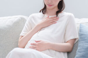 つらい食べづわり、どう乗り切る？対策とおすすめの食べ物を紹介